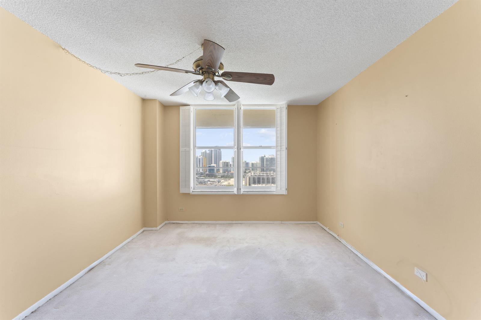 See details 2402 2 / 2 1276 sq. ft. $ 2026-05-18 0 Photo