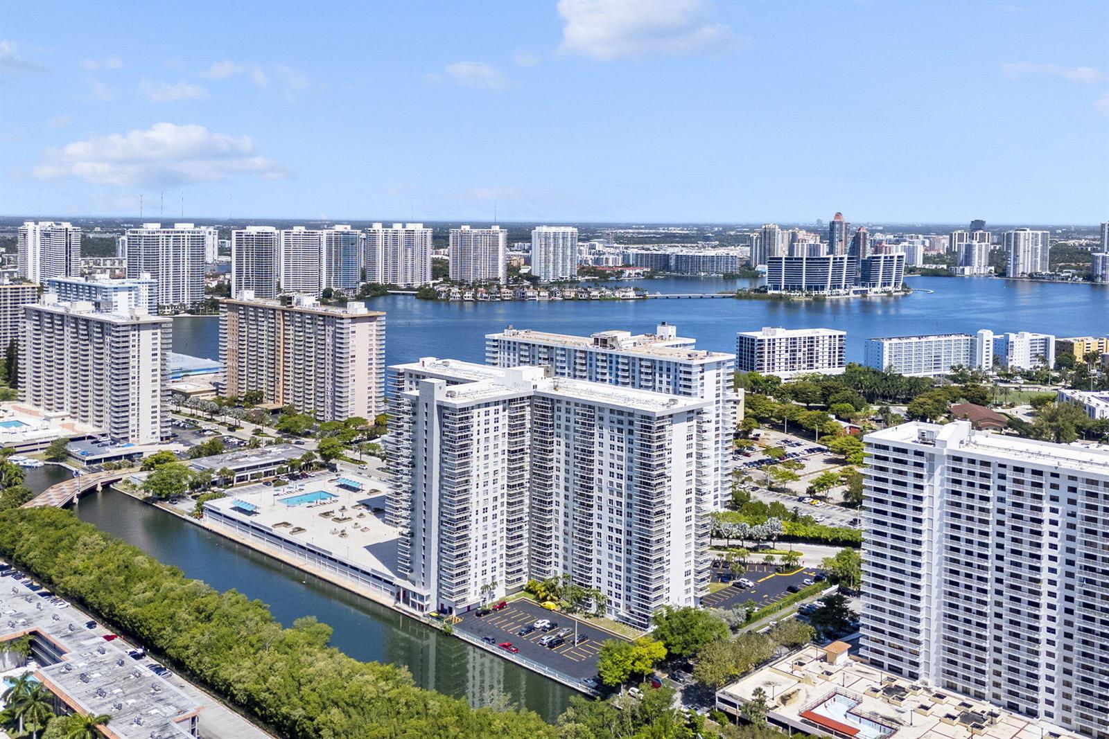 See details 2402 2 / 2 1276 sq. ft. $ 2026-05-18 0 Photo