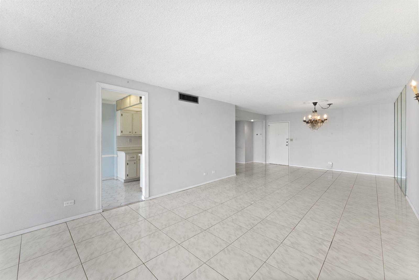 See details 2402 2 / 2 1276 sq. ft. $ 2026-05-18 0 Photo