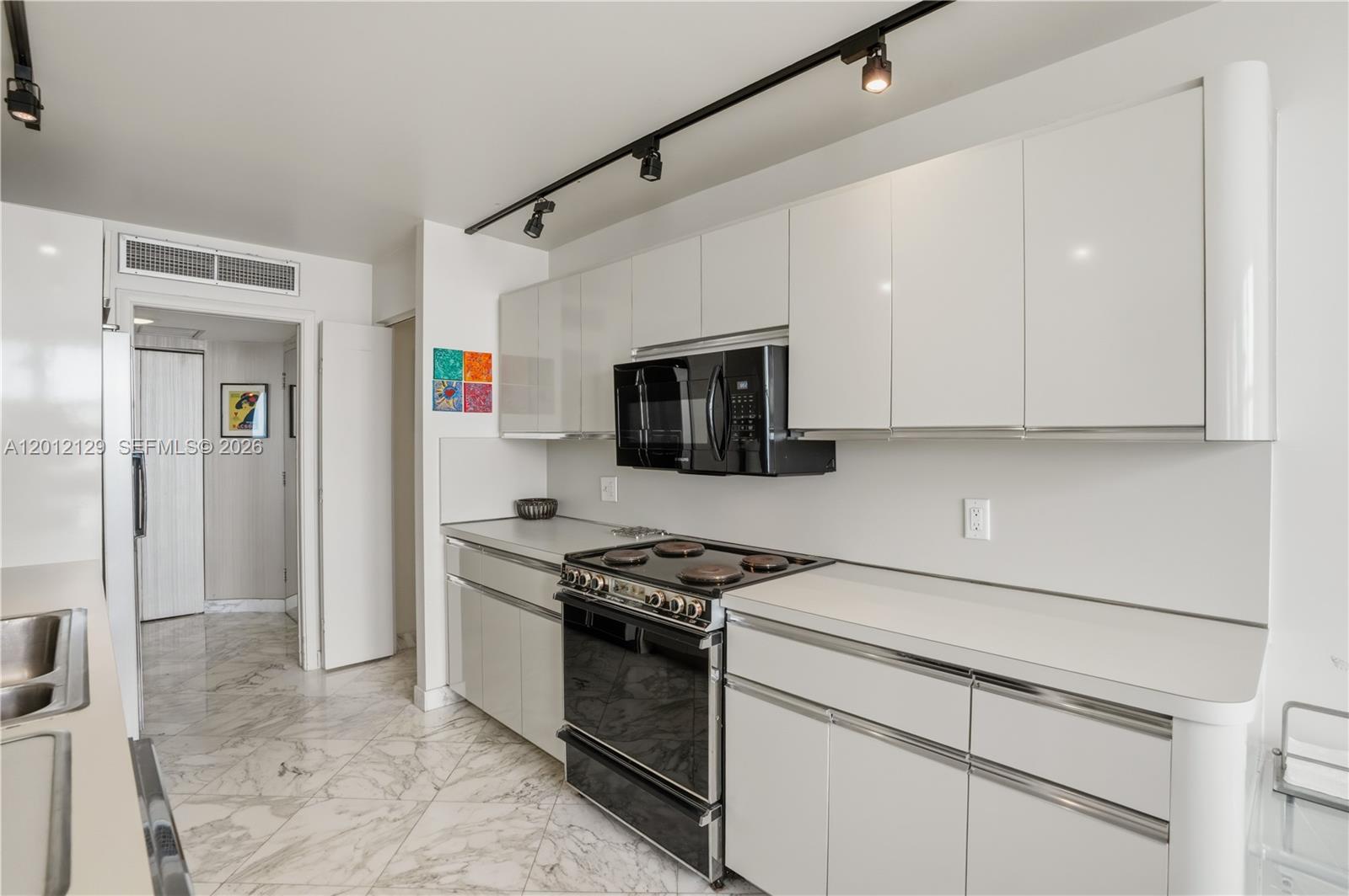 Photo of 2751 Ocean Dr  #1805S, Hollywood, Florida, 33019 - 