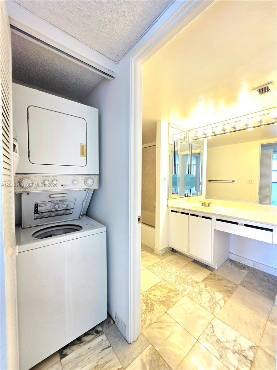 See details 1517 2 / 2 1240 sq. ft. $ 2026-05-04 0 Photo