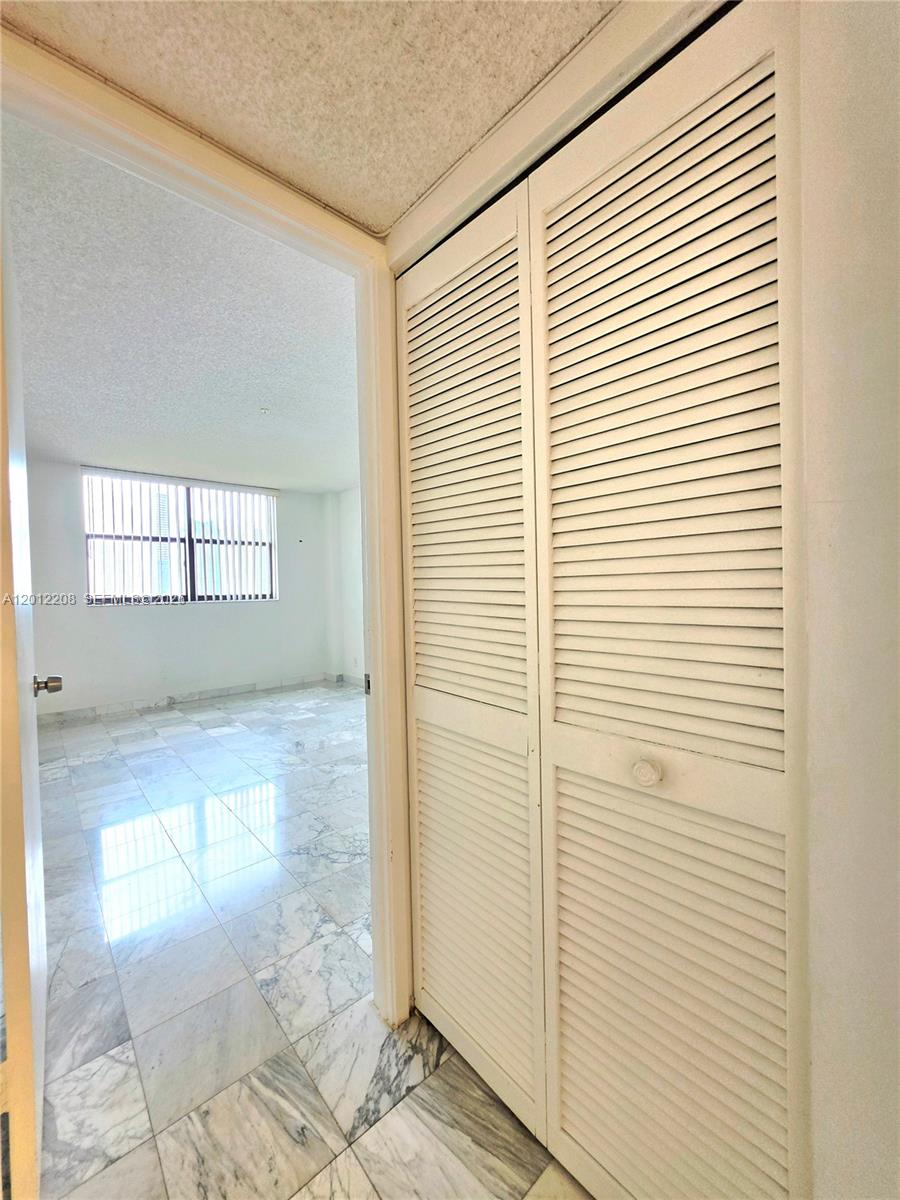 See details 1517 2 / 2 1240 sq. ft. $ 2026-05-04 0 Photo