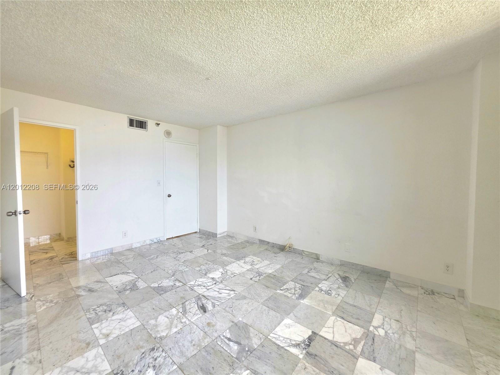 See details 1517 2 / 2 1240 sq. ft. $ 2026-05-04 0 Photo