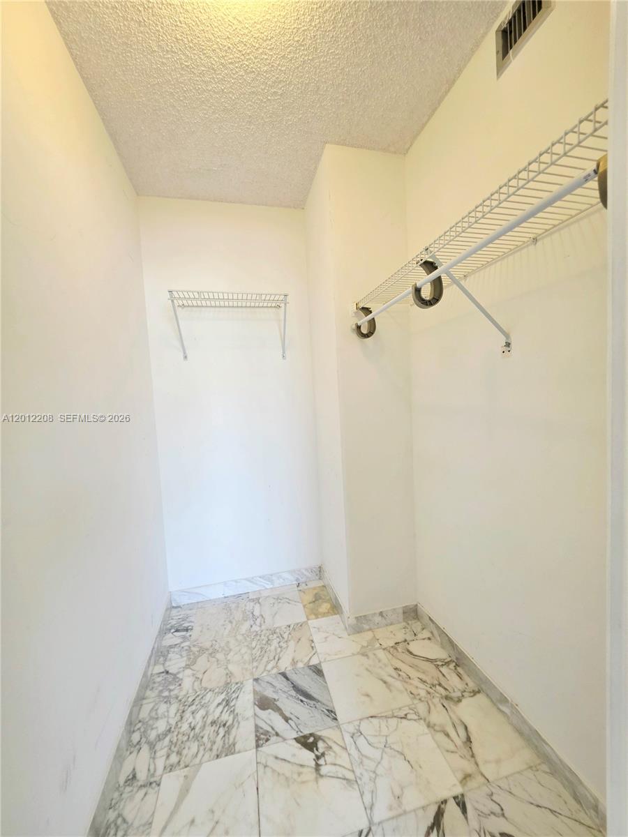 See details 1517 2 / 2 1240 sq. ft. $ 2026-05-04 0 Photo