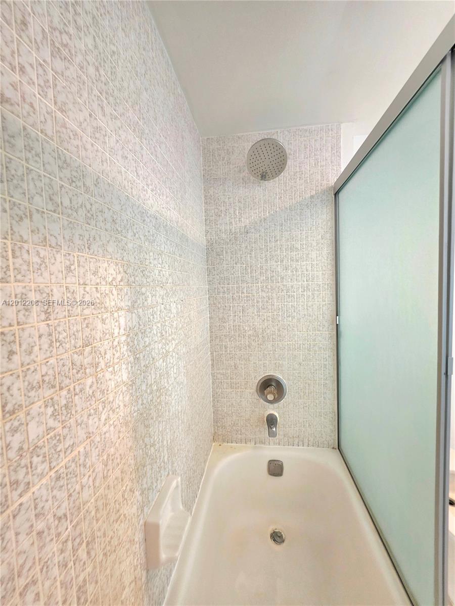 See details 1517 2 / 2 1240 sq. ft. $ 2026-05-04 0 Photo