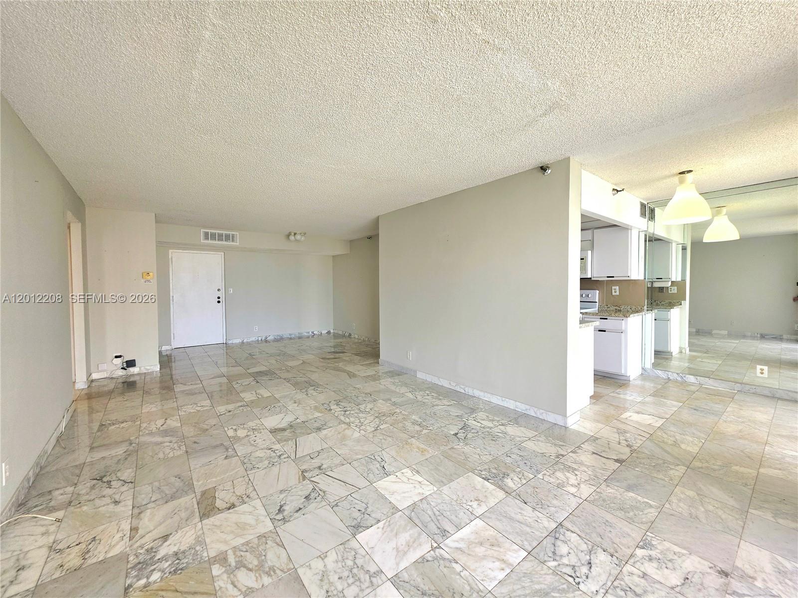See details 1517 2 / 2 1240 sq. ft. $ 2026-05-04 0 Photo