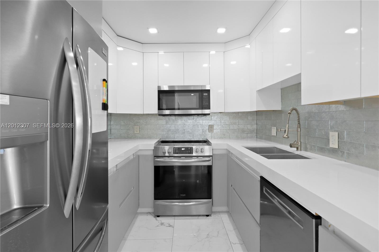 Photo of 3675 Country Club Dr #2008, Aventura, Florida, 33180 -