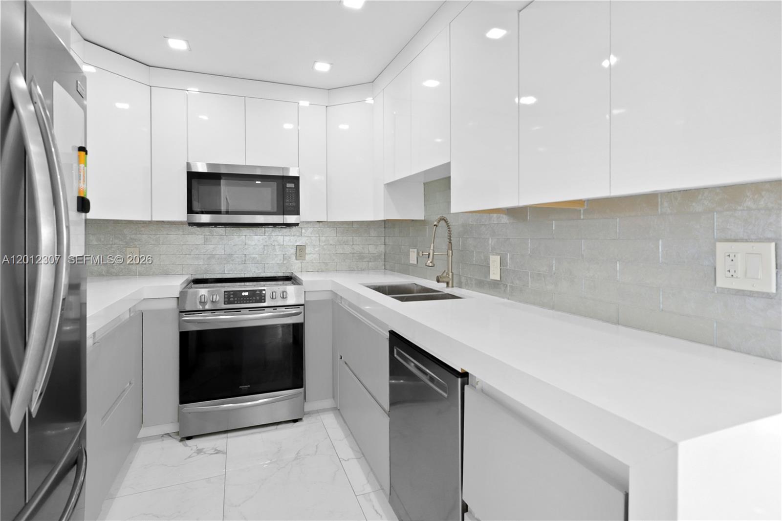 Photo of 3675 Country Club Dr #2008, Aventura, Florida, 33180 -