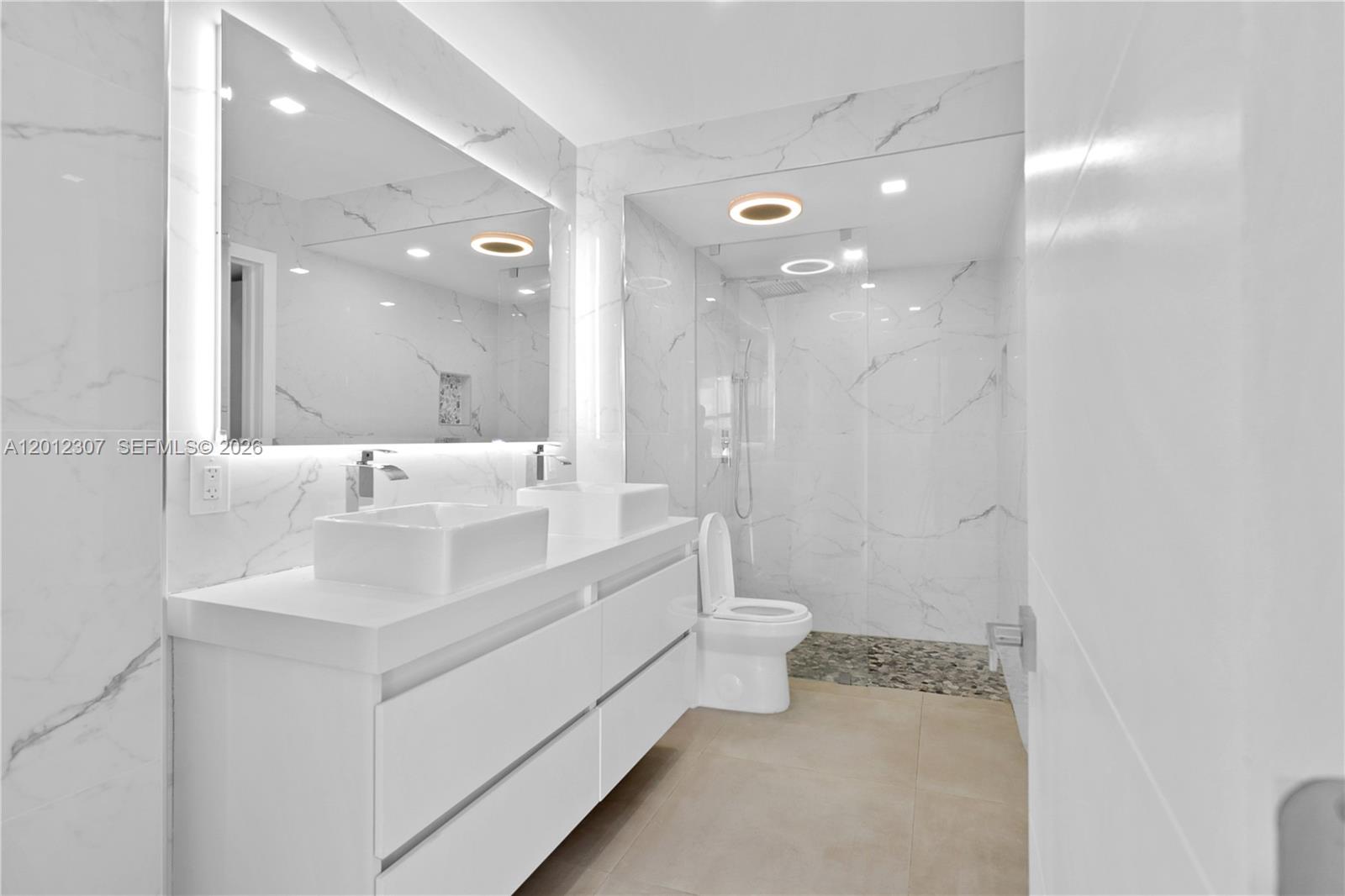 Photo of 3675 Country Club Dr #2008, Aventura, Florida, 33180 - Master Bathroom