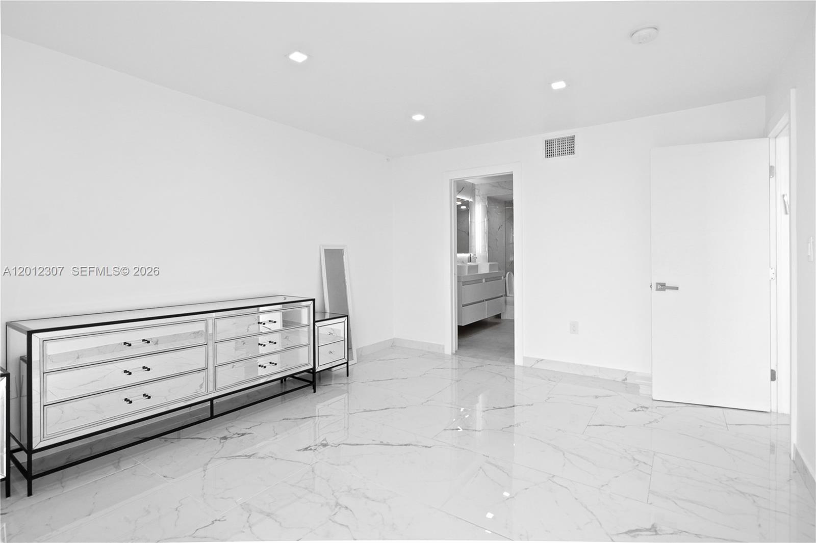 Photo of 3675 Country Club Dr #2008, Aventura, Florida, 33180 - Master Bedroom