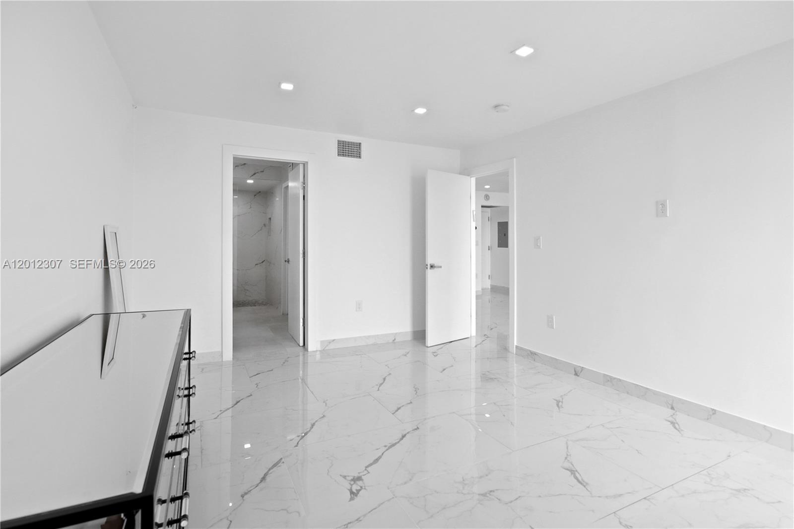 Photo of 3675 Country Club Dr #2008, Aventura, Florida, 33180 - Master Bedroom