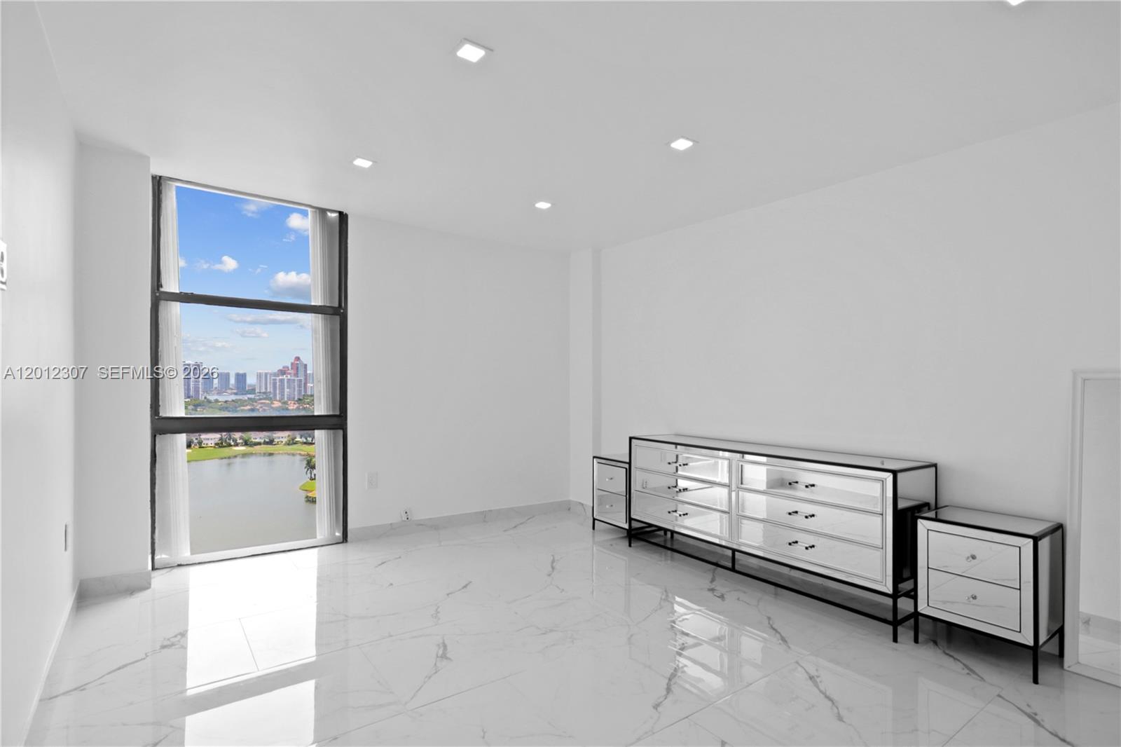 Photo of 3675 Country Club Dr #2008, Aventura, Florida, 33180 - Master Bedroom