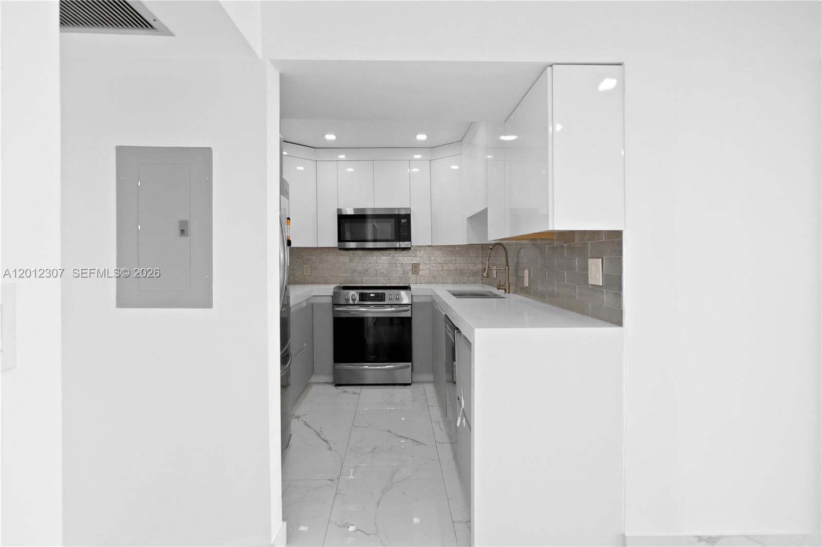 Photo of 3675 Country Club Dr #2008, Aventura, Florida, 33180 -