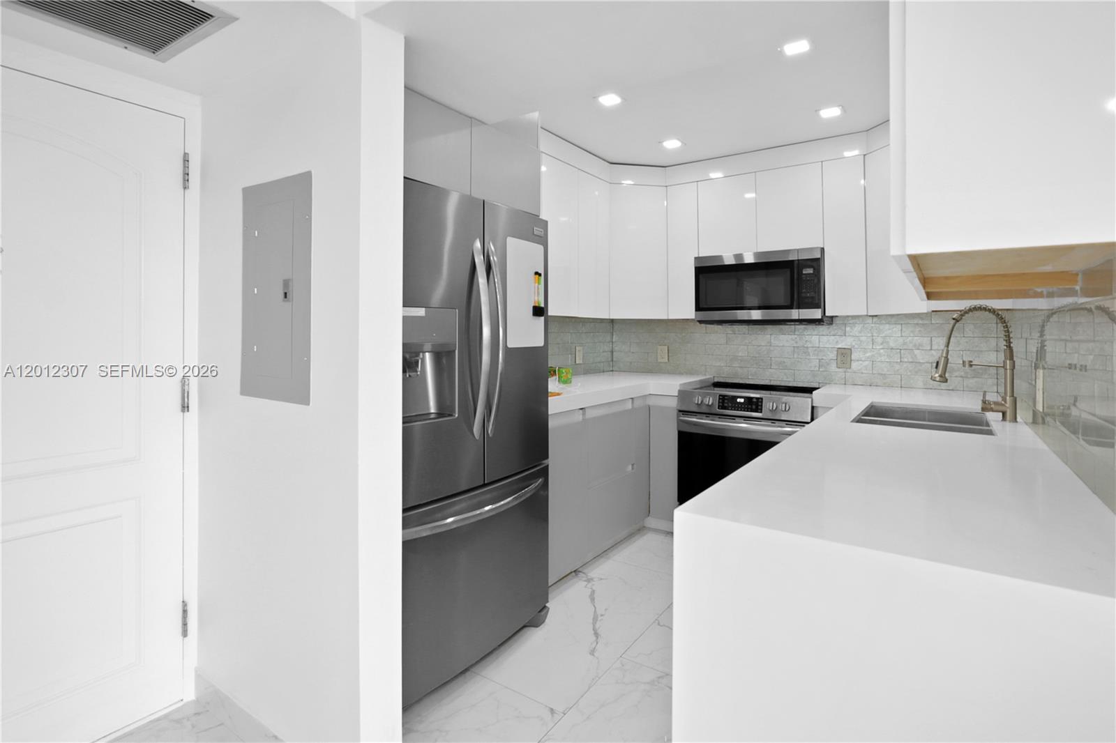 Photo of 3675 Country Club Dr #2008, Aventura, Florida, 33180 -