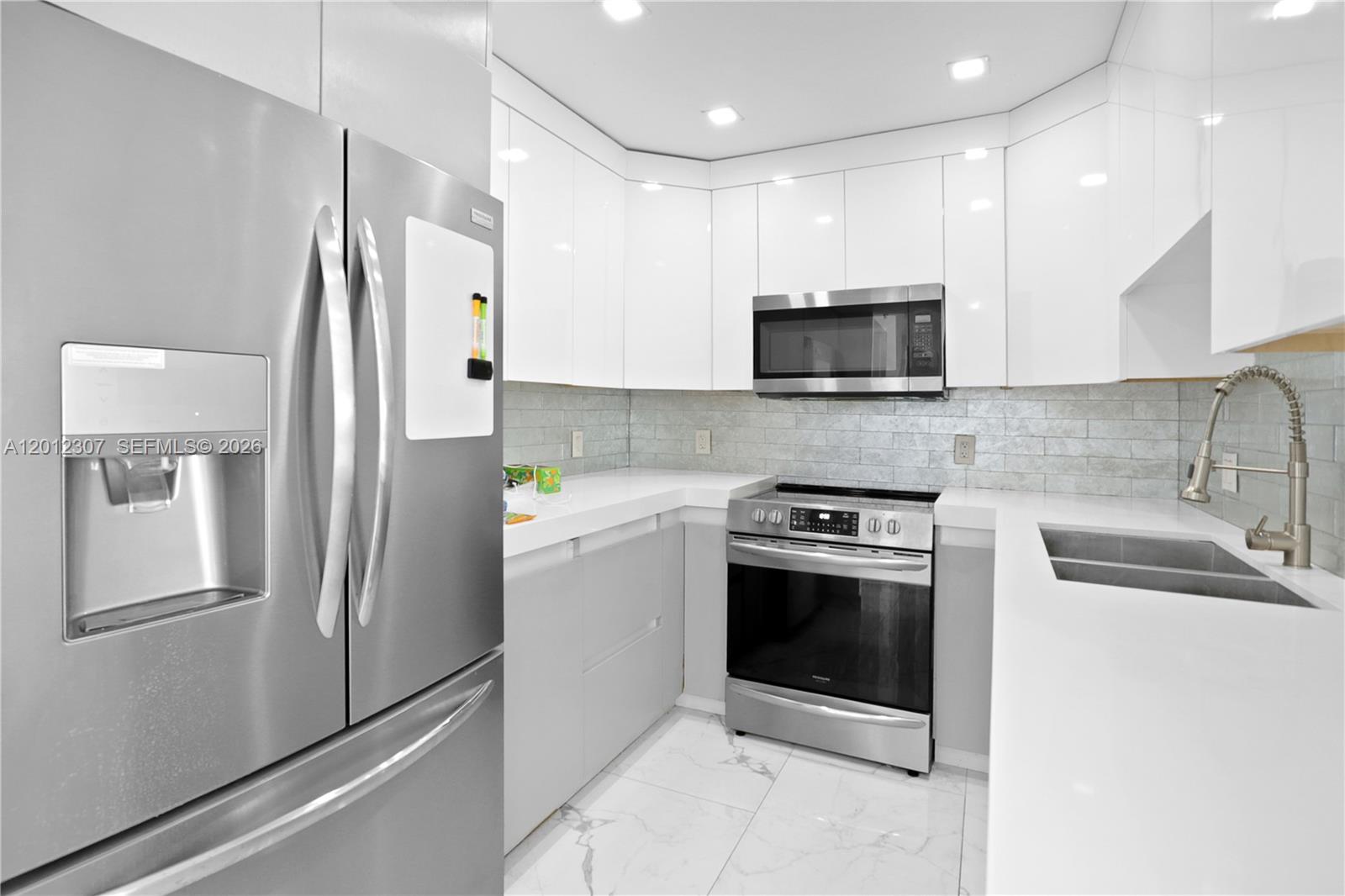 Photo of 3675 Country Club Dr #2008, Aventura, Florida, 33180 -