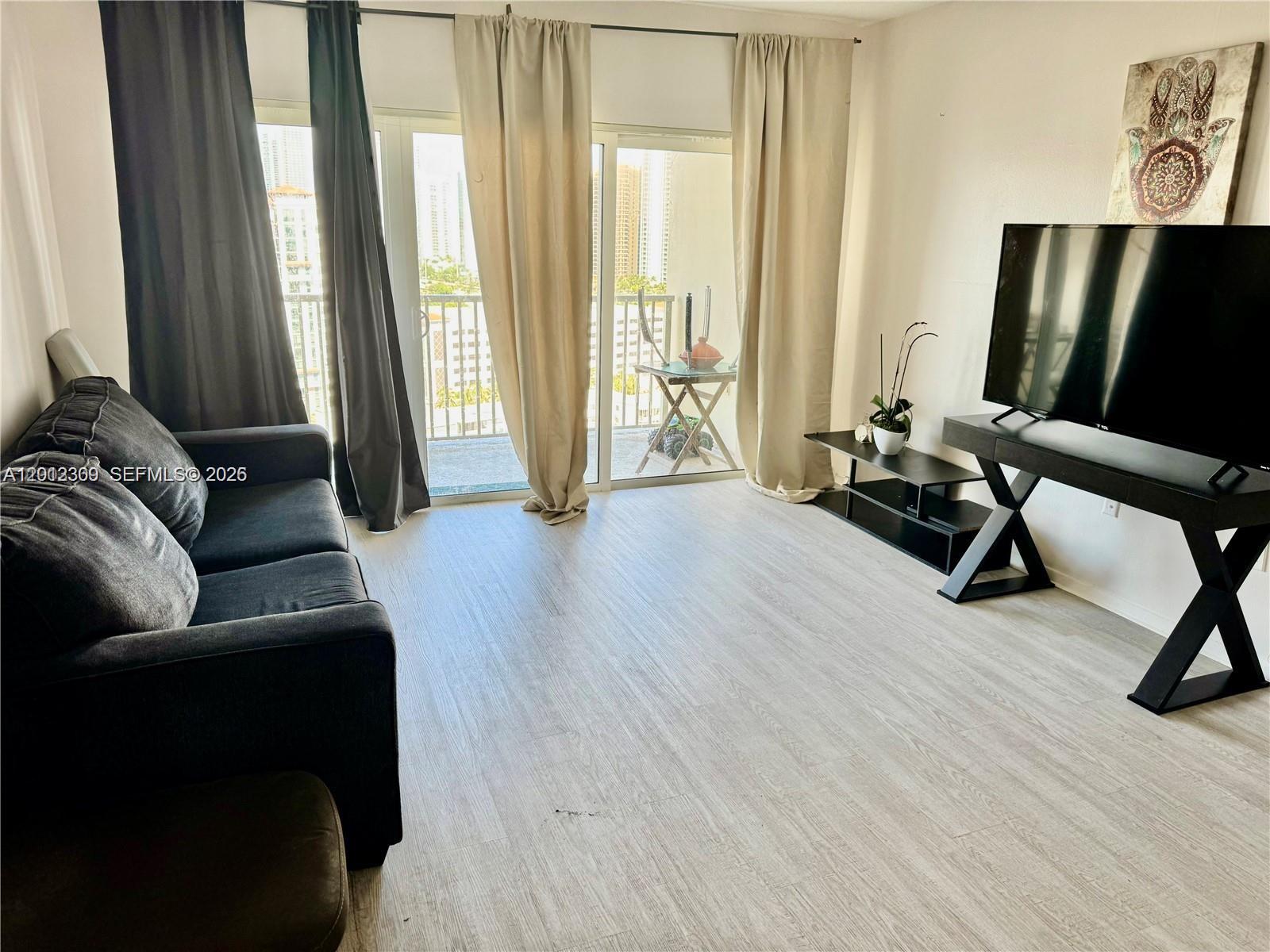See details 1903 1 / 2 762 sq. ft. $ 2026-05-04 0 Photo
