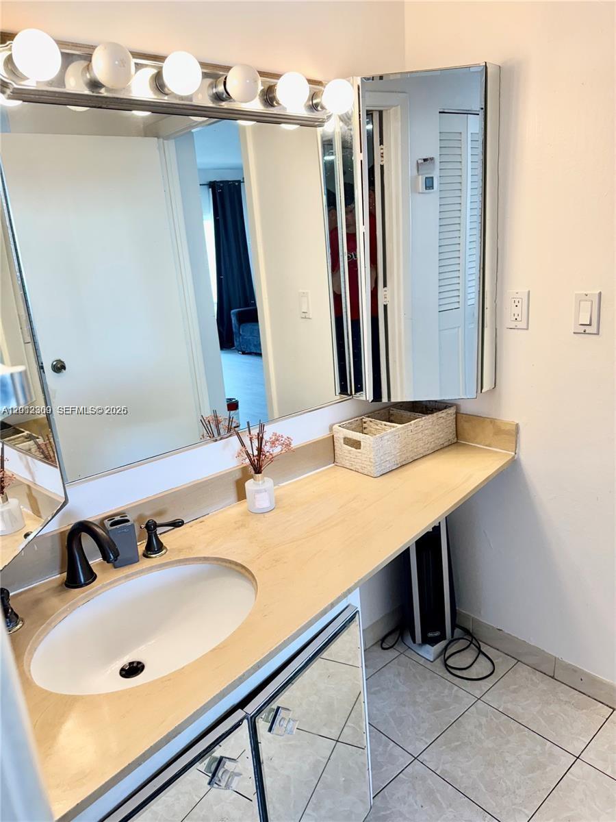 See details 1903 1 / 2 762 sq. ft. $ 2026-05-04 0 Photo