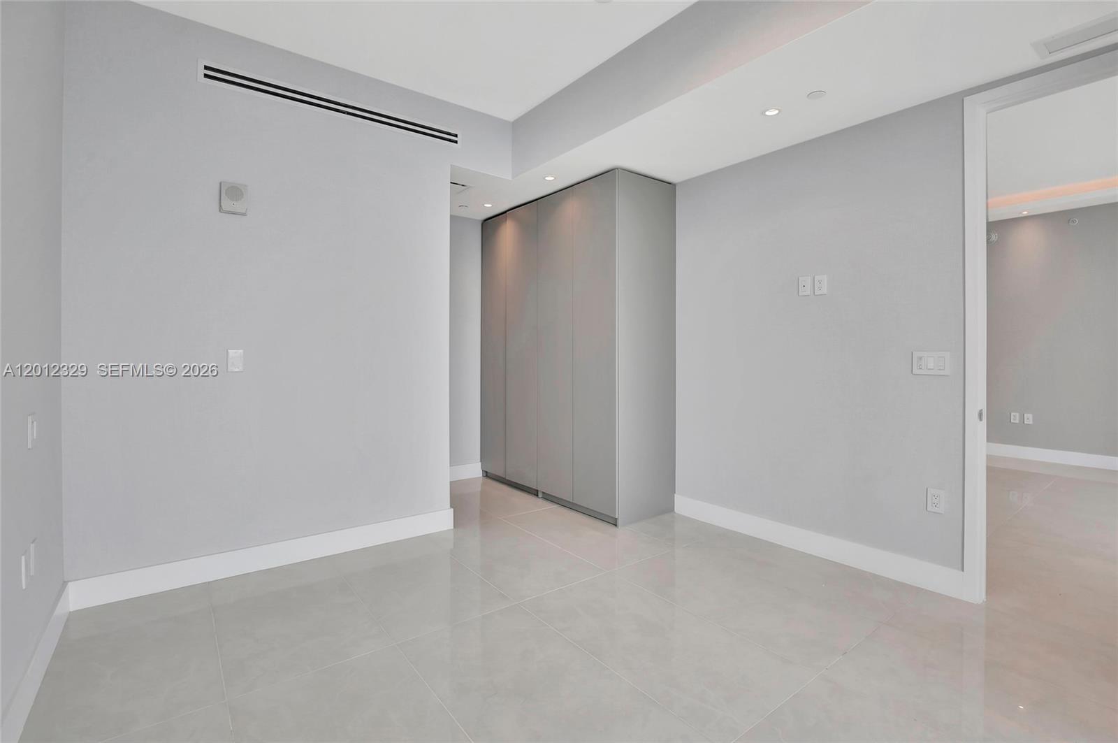 3804 2 / 3 1571 sq. ft. $ 2026-05-04 0 Photo