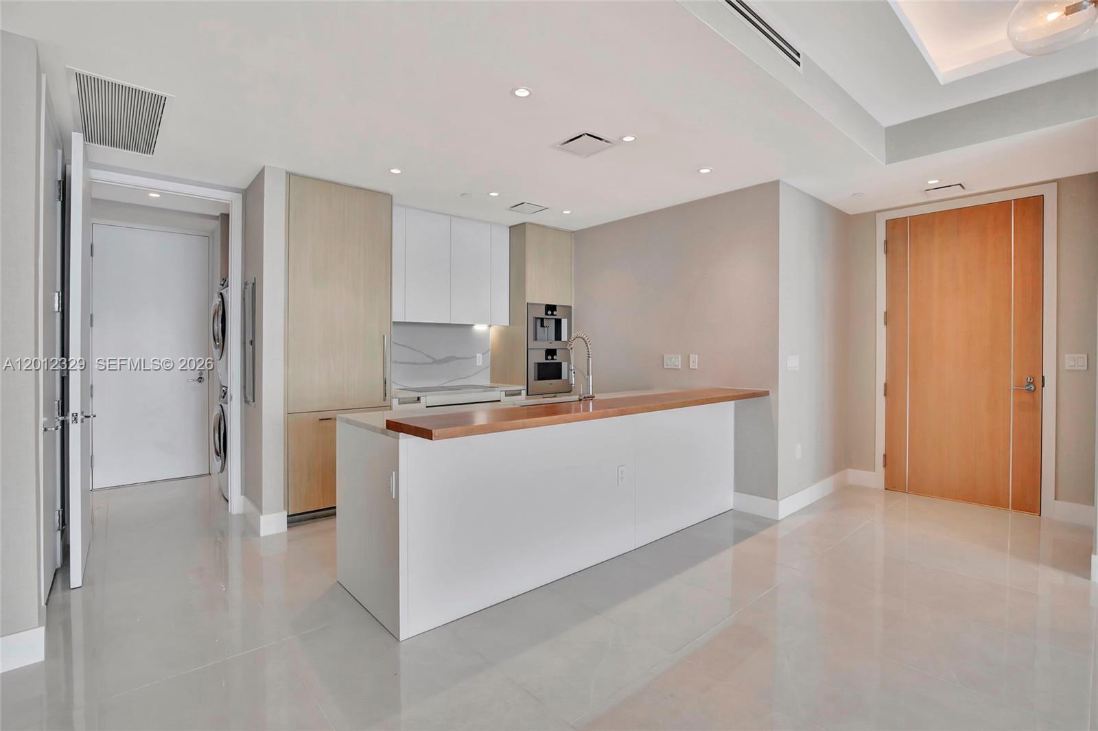 3804 2 / 3 1571 sq. ft. $ 2026-05-04 0 Photo