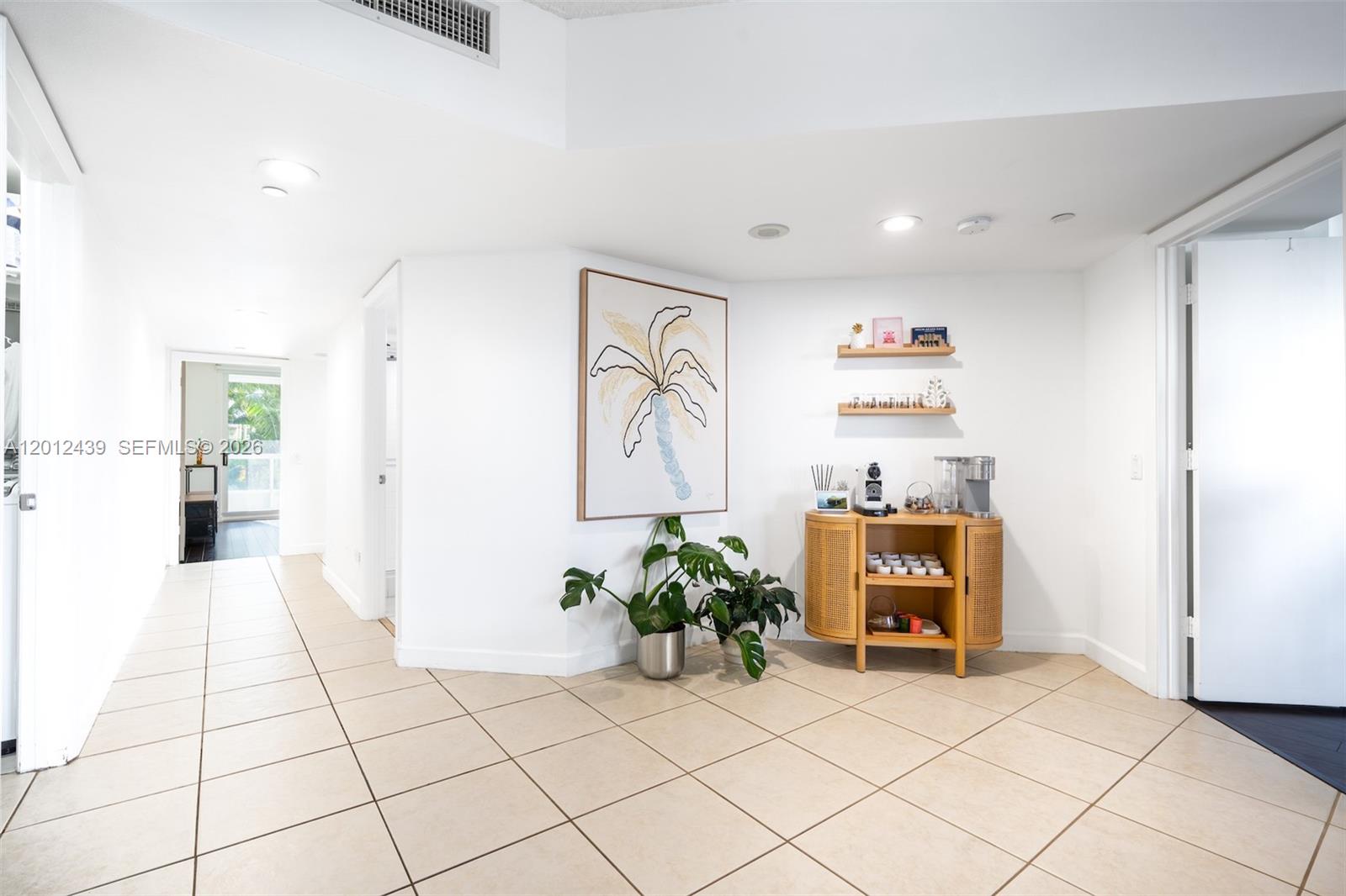 Photo of 21055 Yacht Club Dr  #605, Aventura, Florida, 33180 - Hallway