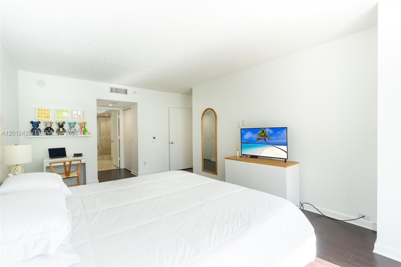 Photo of 21055 Yacht Club Dr  #605, Aventura, Florida, 33180 - 