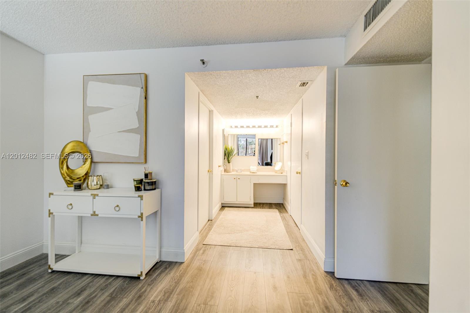 See details 312 2 / 2 1294 sq. ft. $ 2026-05-04 0 Photo