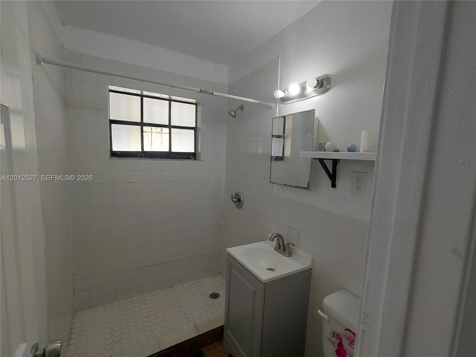   /  2000 sq. ft. $ 2026-05-04 0 Photo