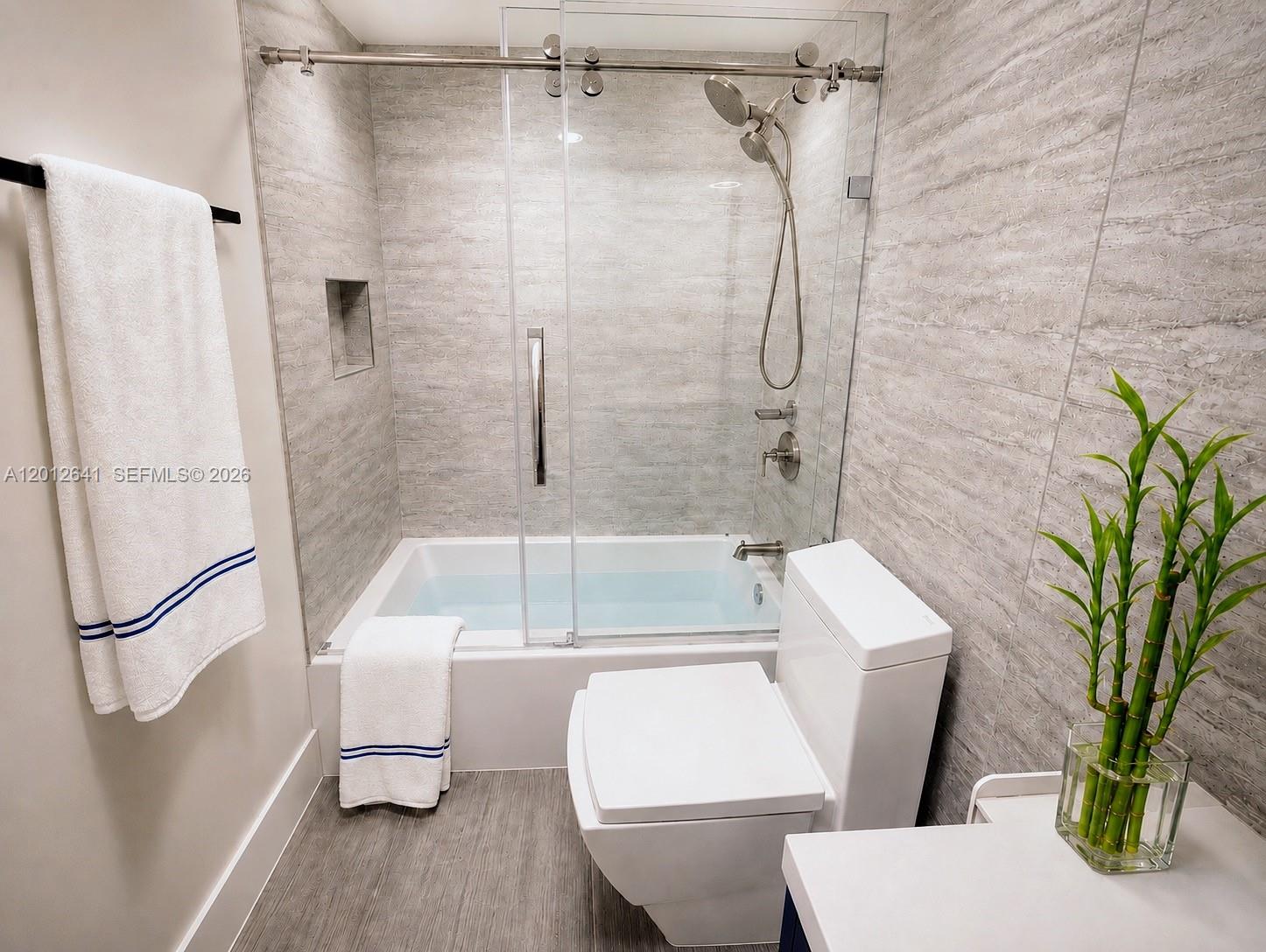 Photo of 2030 Ocean Dr  #309, Hallandale Beach, Florida, 33009 - PRINCIPLE BATHROOM