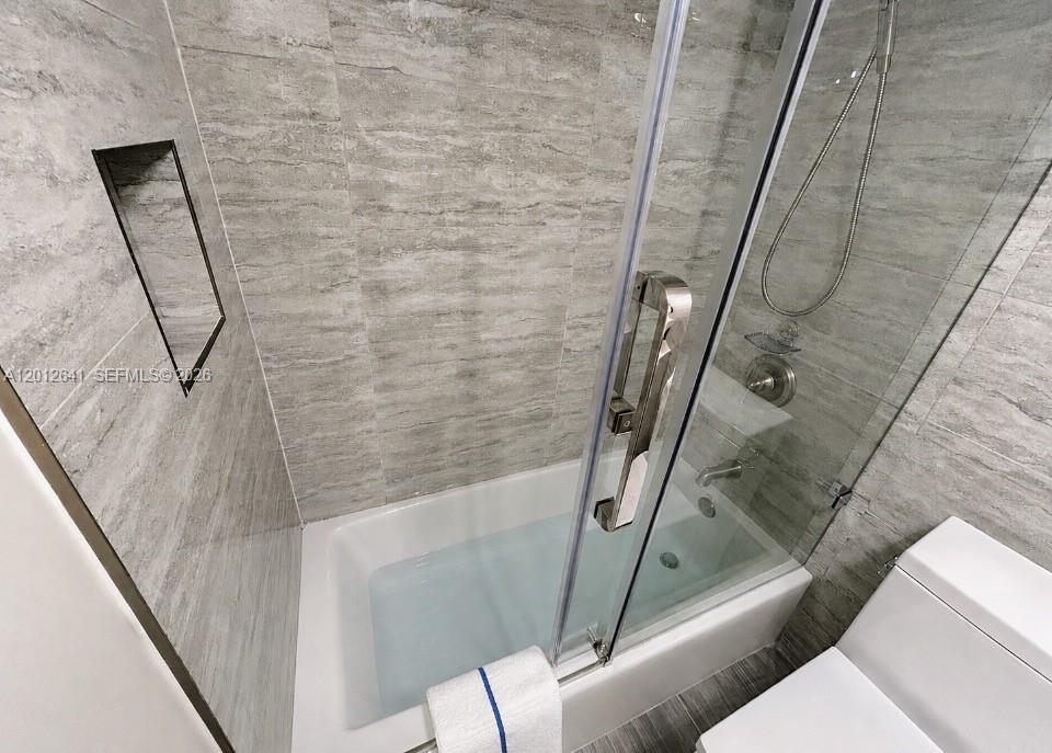 Photo of 2030 Ocean Dr  #309, Hallandale Beach, Florida, 33009 - PRINCIPLE BATH DETAIL