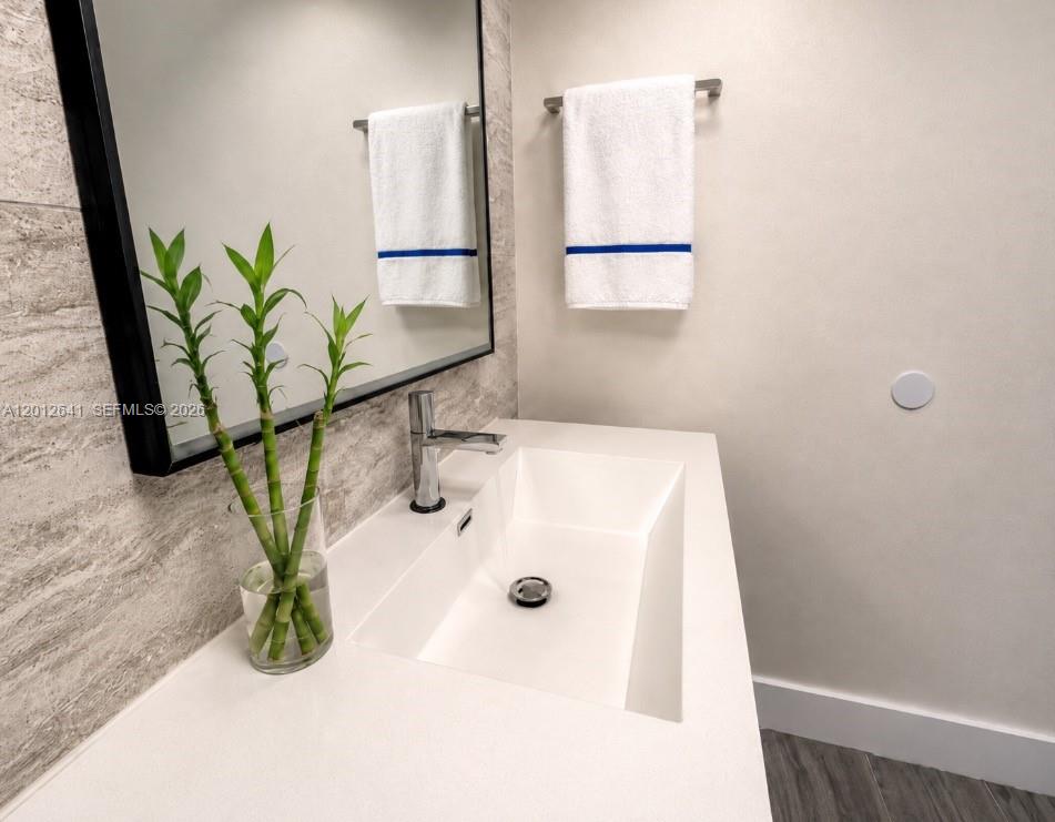 Photo of 2030 Ocean Dr  #309, Hallandale Beach, Florida, 33009 - PRINCIPLE BATHROOM