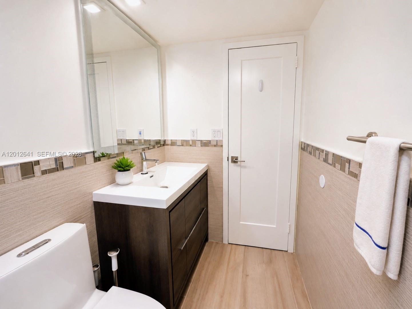 Photo of 2030 Ocean Dr  #309, Hallandale Beach, Florida, 33009 - SECOND BATHROOM