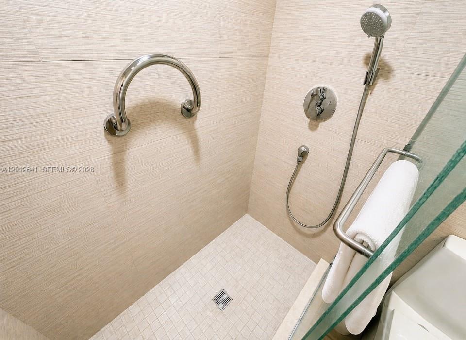 Photo of 2030 Ocean Dr  #309, Hallandale Beach, Florida, 33009 - GLASS SHOWER ENCLOSURE