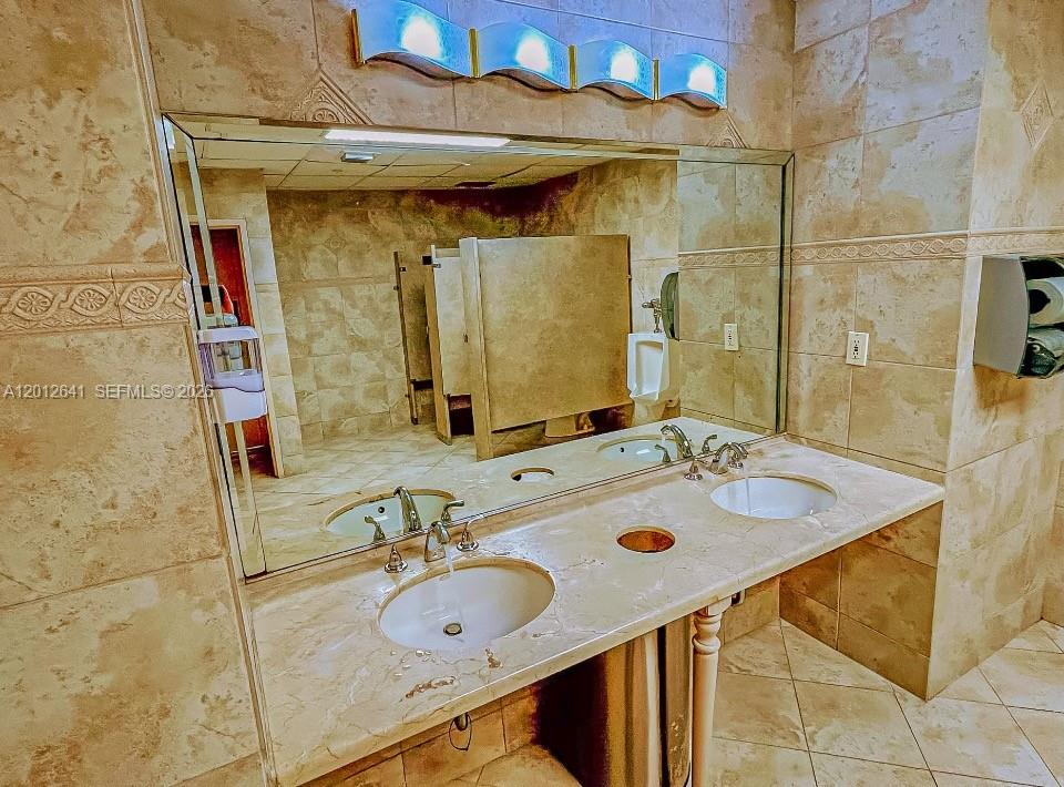 Photo of 2030 Ocean Dr  #309, Hallandale Beach, Florida, 33009 - BATHROOMS