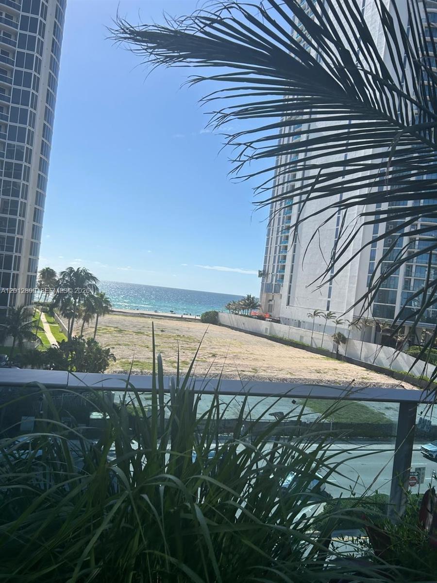 1204 2 / 3 1382 sq. ft. $ 2026-05-04 0 foto
