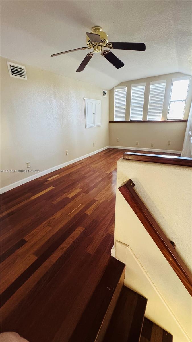   /   sq. ft. $ 2026-05-12 0 foto
