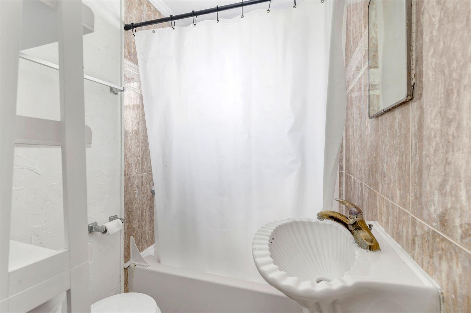 Ver detalles / 0 1808 sq. ft. $ 2026-06-21 0 foto