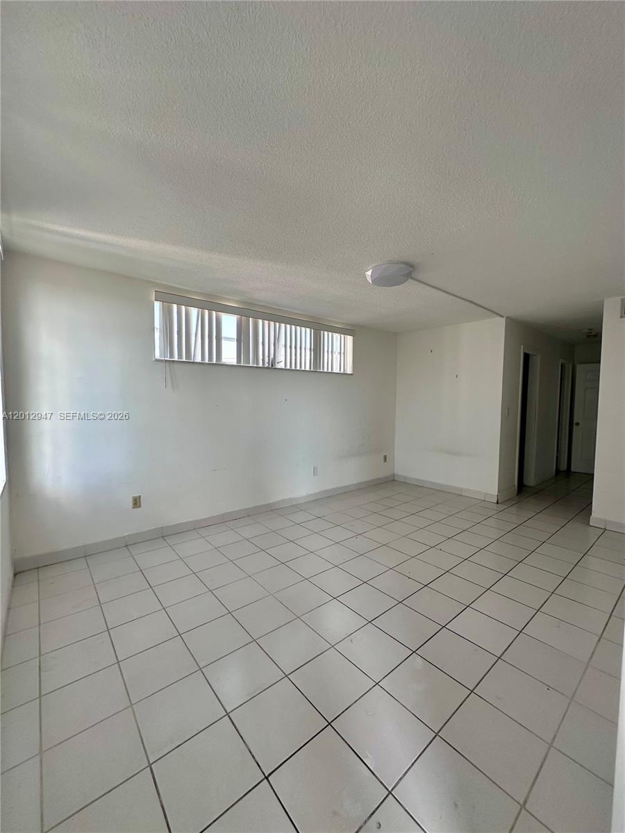 C412 1 / 2 898 sq. ft. $ 2026-05-04 0 foto
