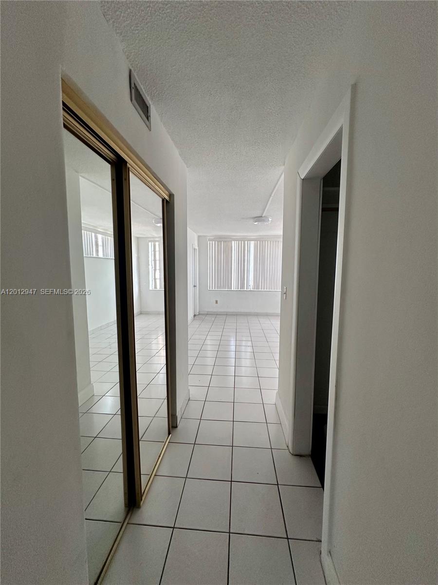 C412 1 / 2 898 sq. ft. $ 2026-05-04 0 foto
