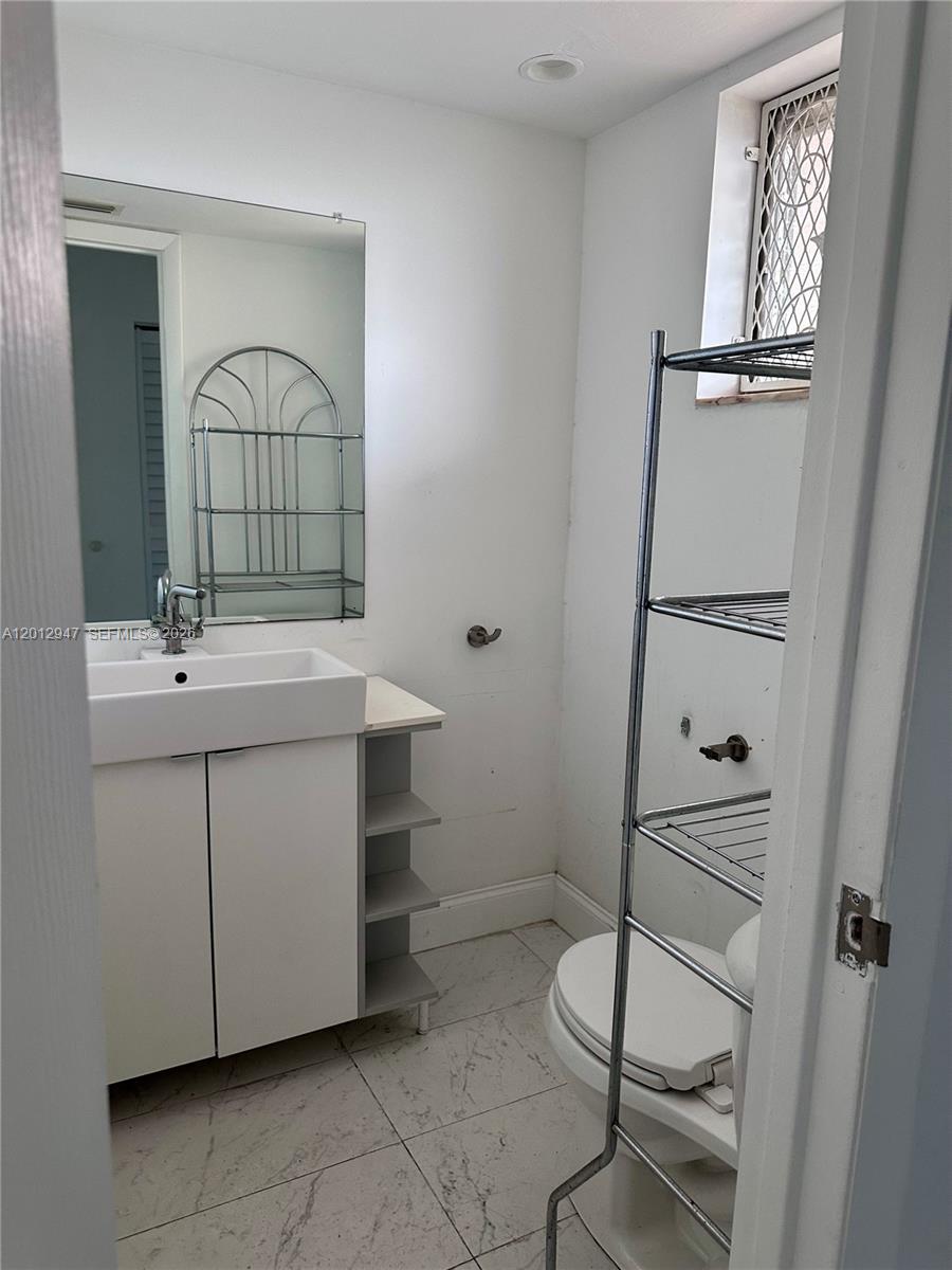 C412 1 / 2 898 sq. ft. $ 2026-05-04 0 foto