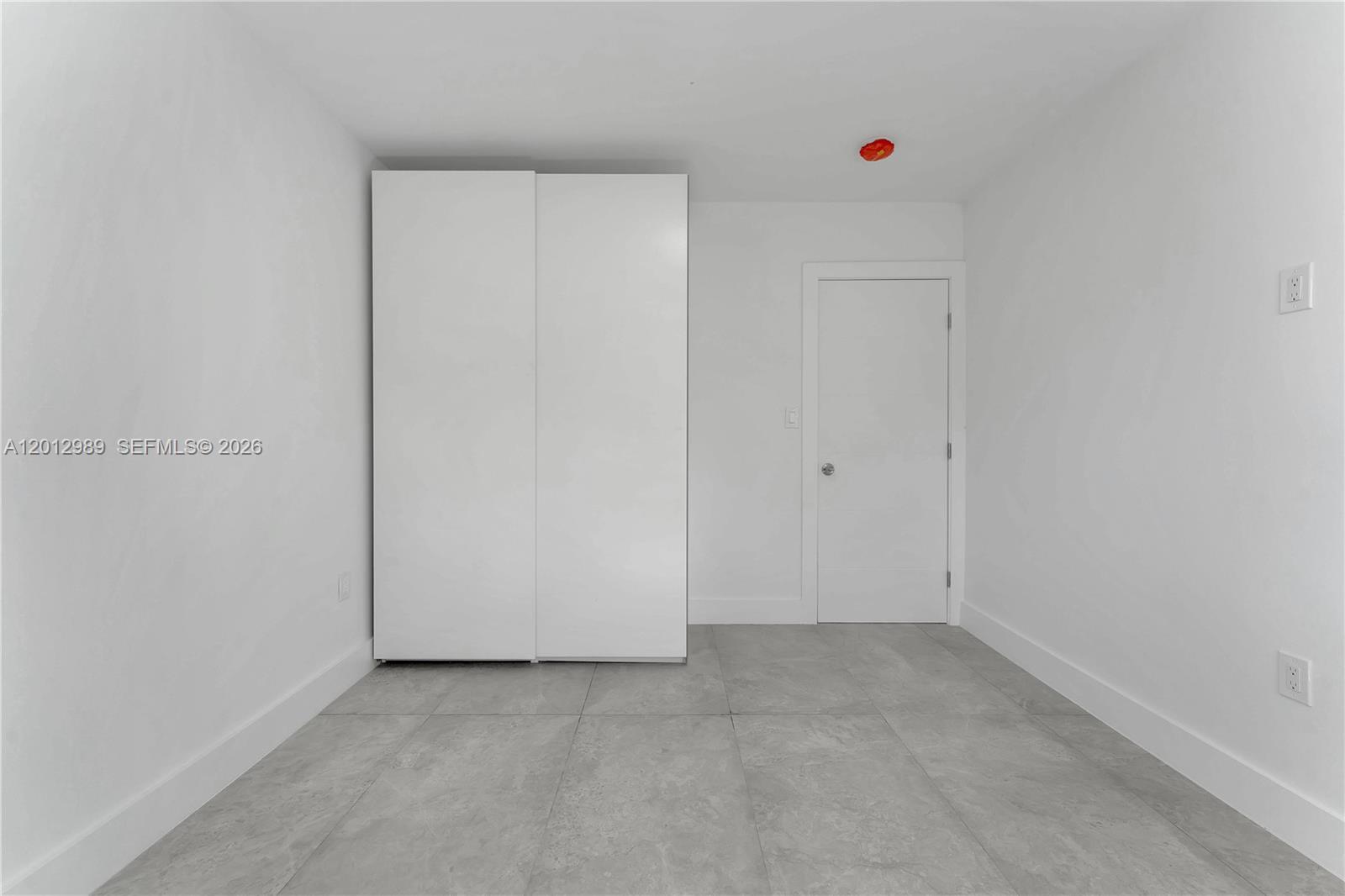   /  2003 sq. ft. $ 2026-05-04 0 Photo