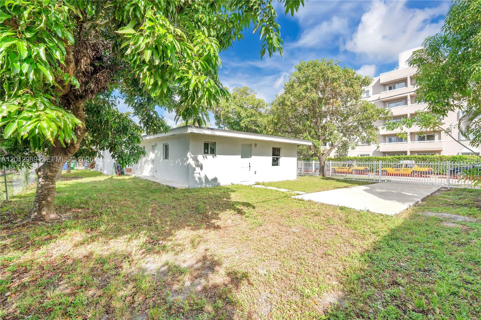   /  2003 sq. ft. $ 2026-05-04 0 Photo