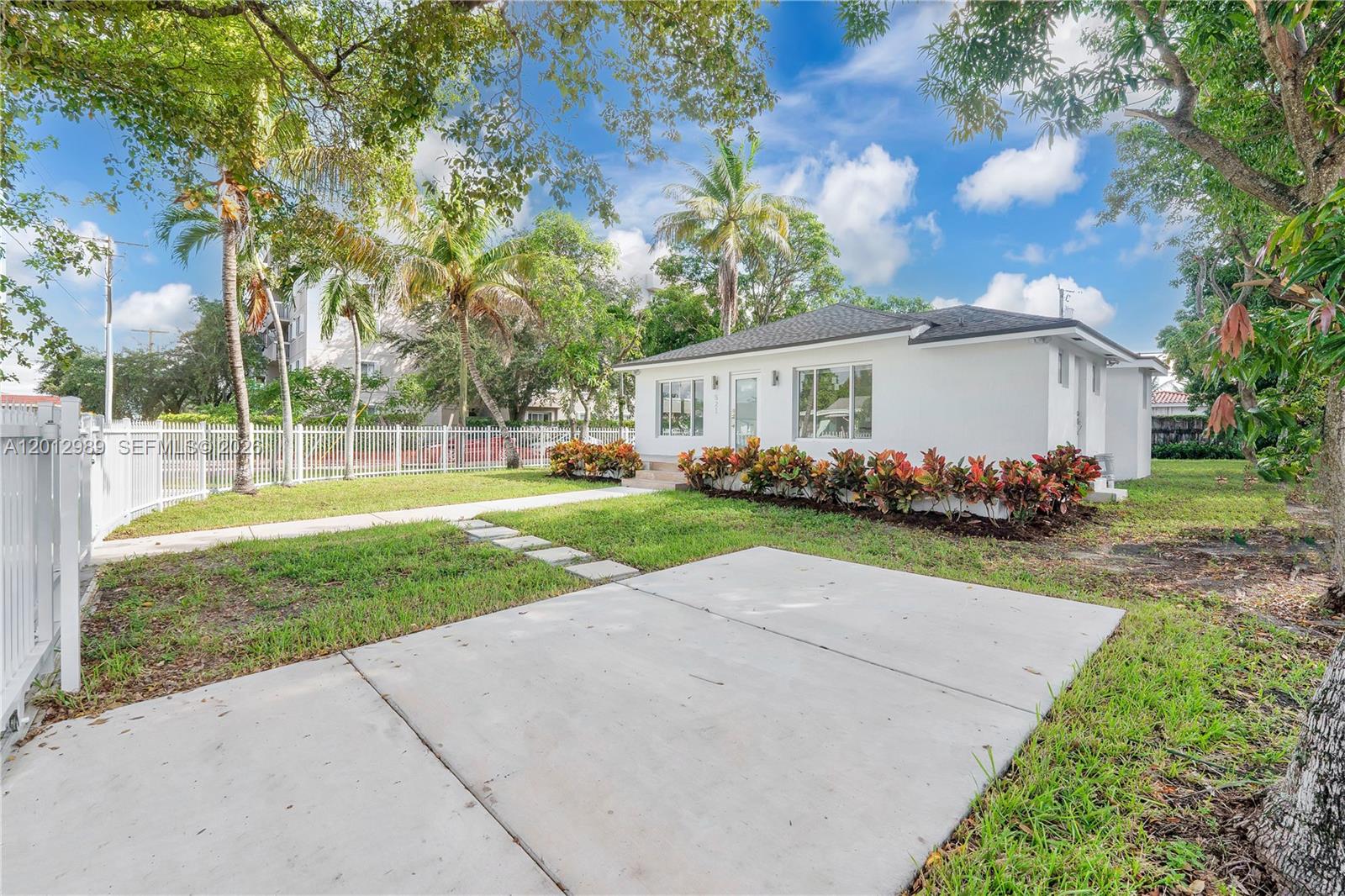   /  2003 sq. ft. $ 2026-05-04 0 Photo