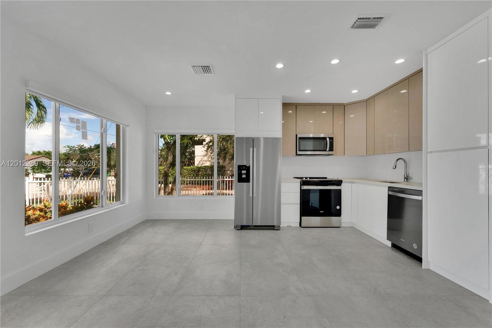   /  2003 sq. ft. $ 2026-05-04 0 Photo