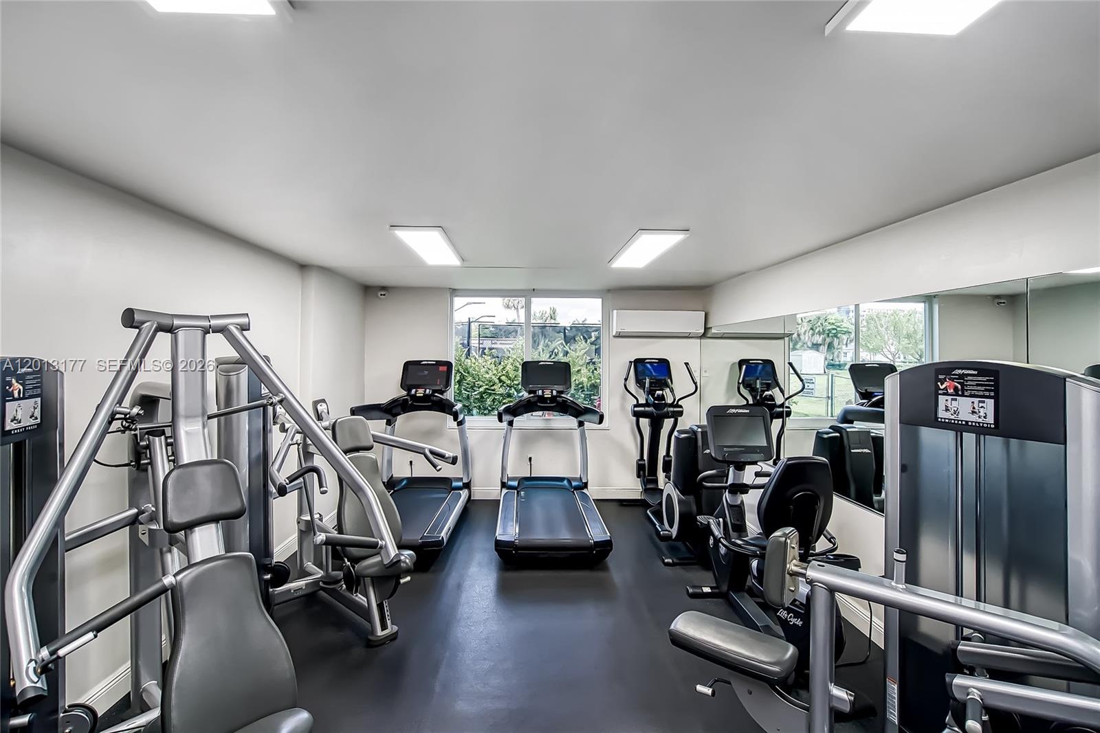 See details 607 1 / 2 sq. ft. $ 2026-05-05 0 Photo