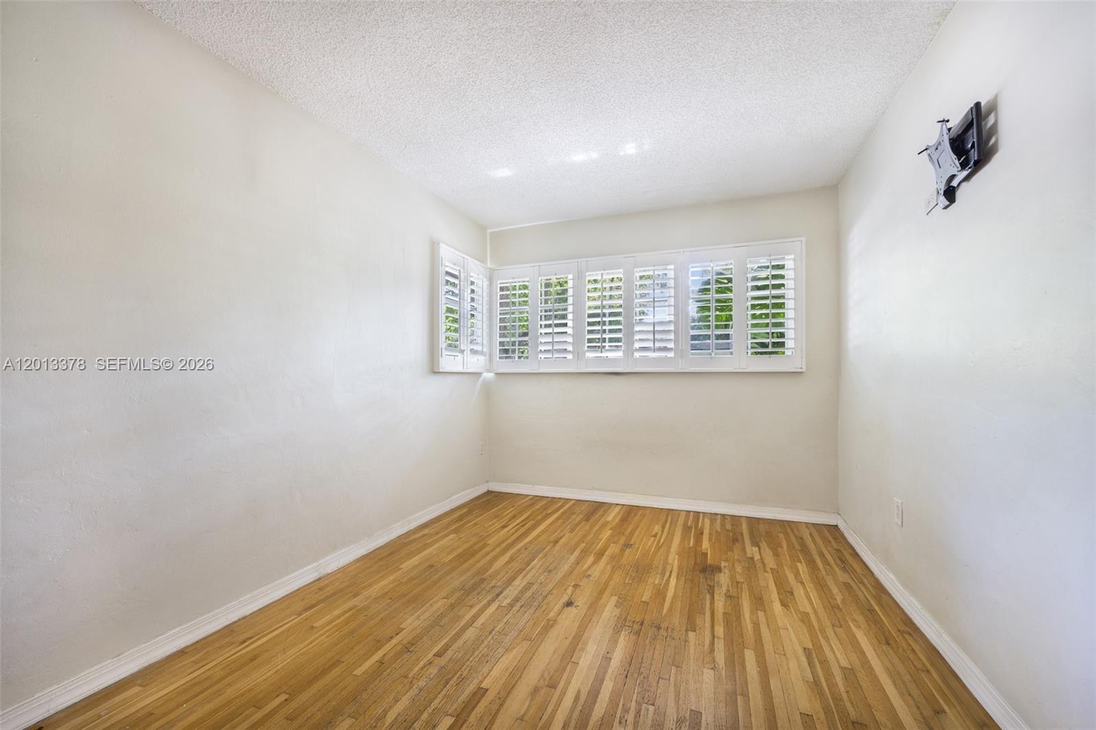   /   sq. ft. $ 2026-05-22 0 foto