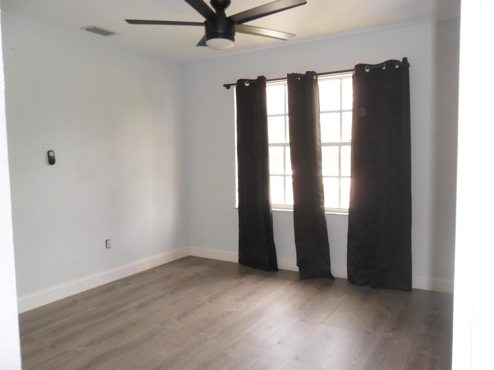 Ver detalles 1826 2 / 2 1040 sq. ft. $ 2026-06-19 0 foto