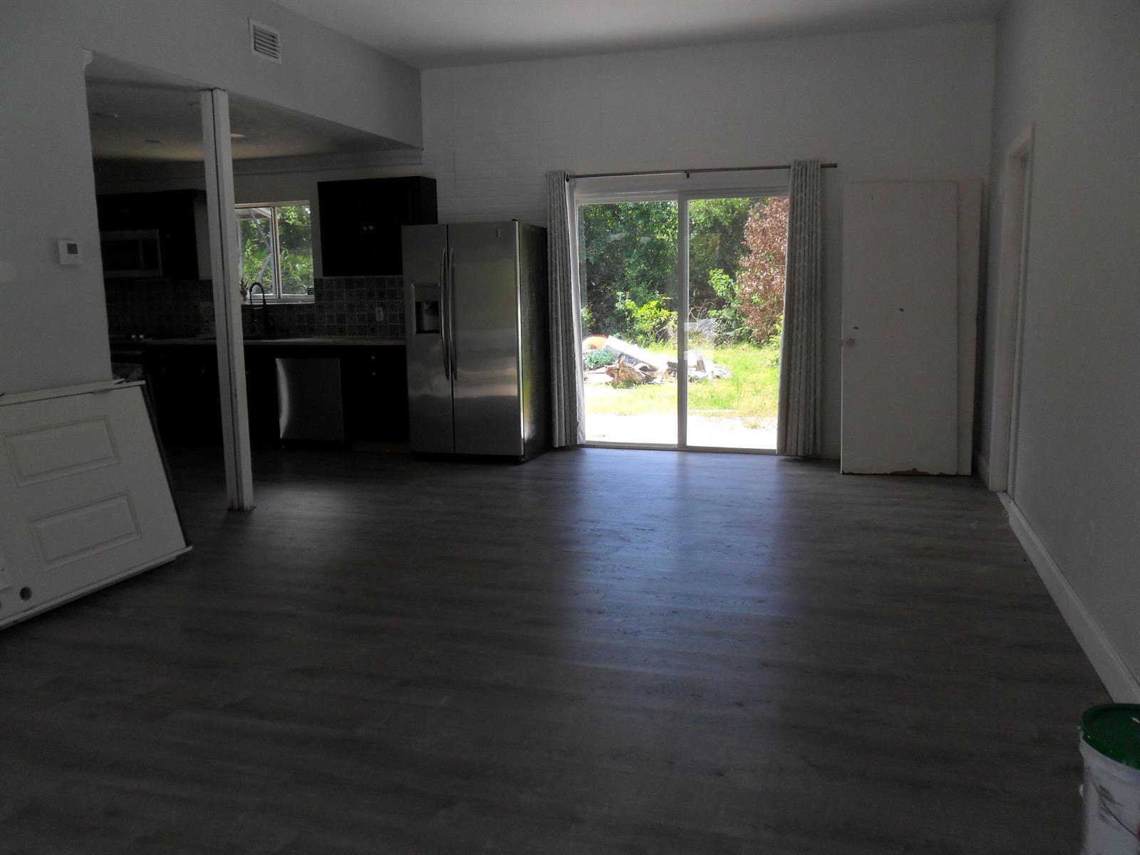 Ver detalles 1826 2 / 2 1040 sq. ft. $ 2026-06-19 0 foto