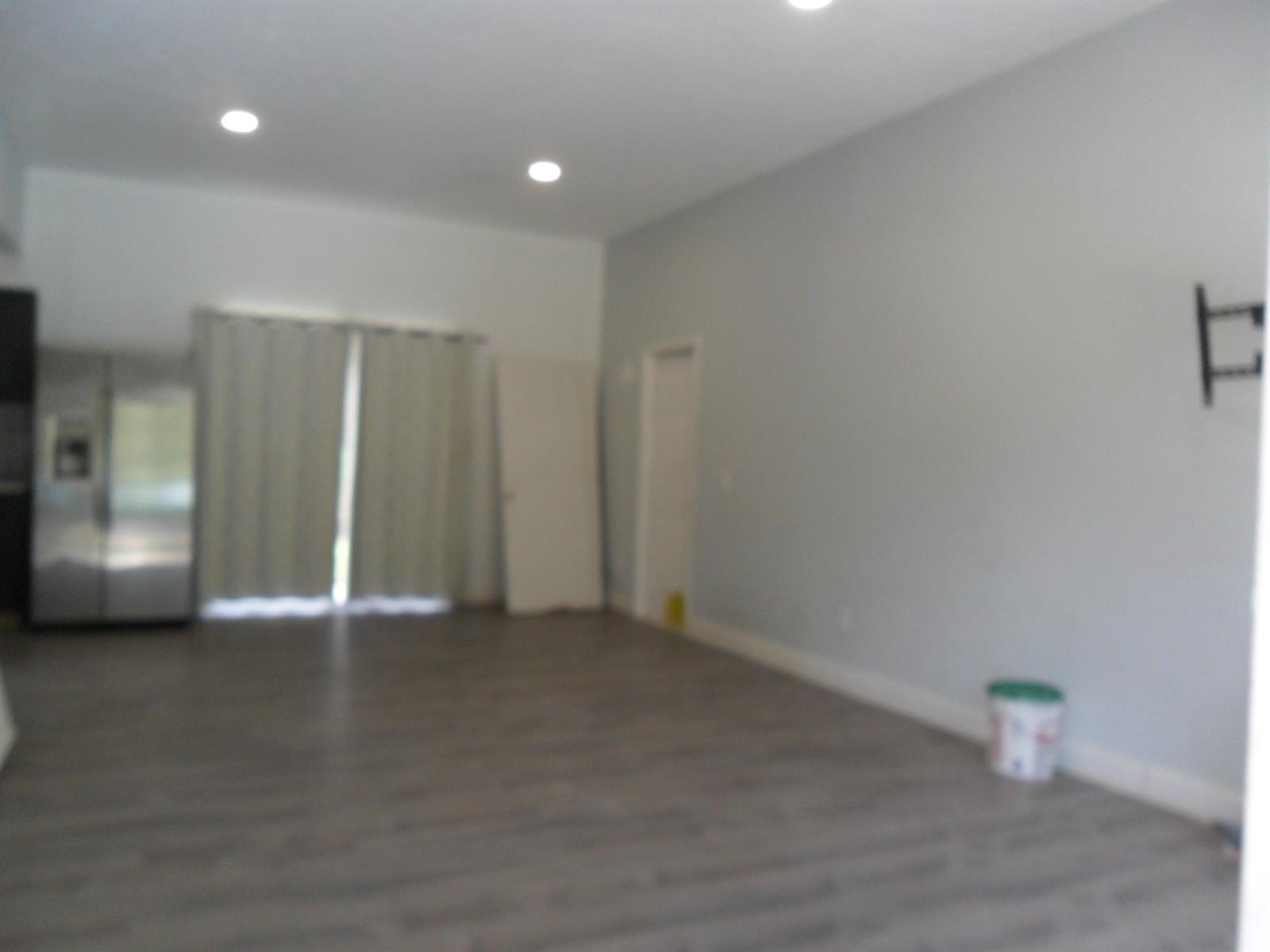 Ver detalles 1826 2 / 2 1040 sq. ft. $ 2026-06-19 0 foto