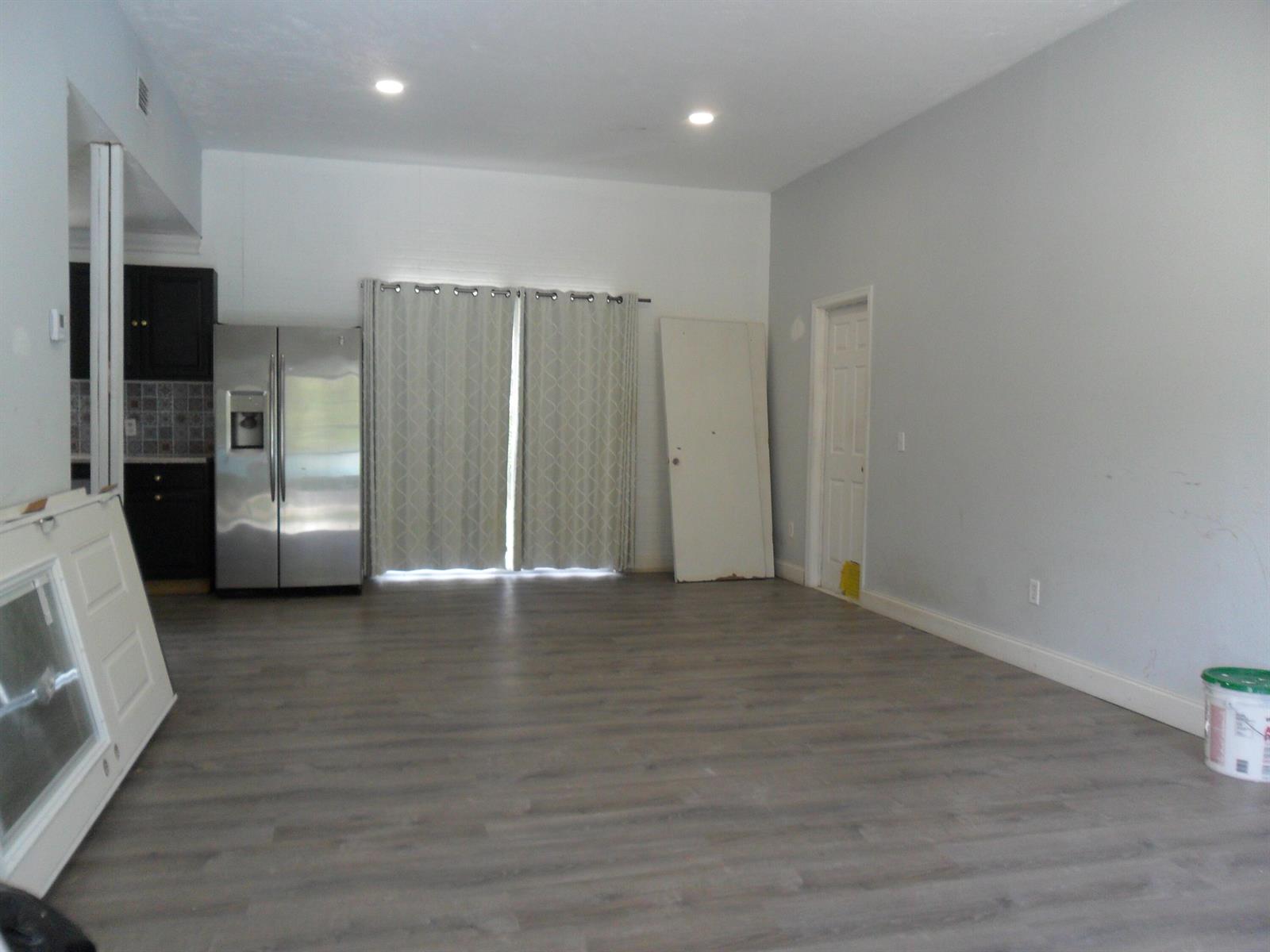 Ver detalles 1826 2 / 2 1040 sq. ft. $ 2026-06-19 0 foto