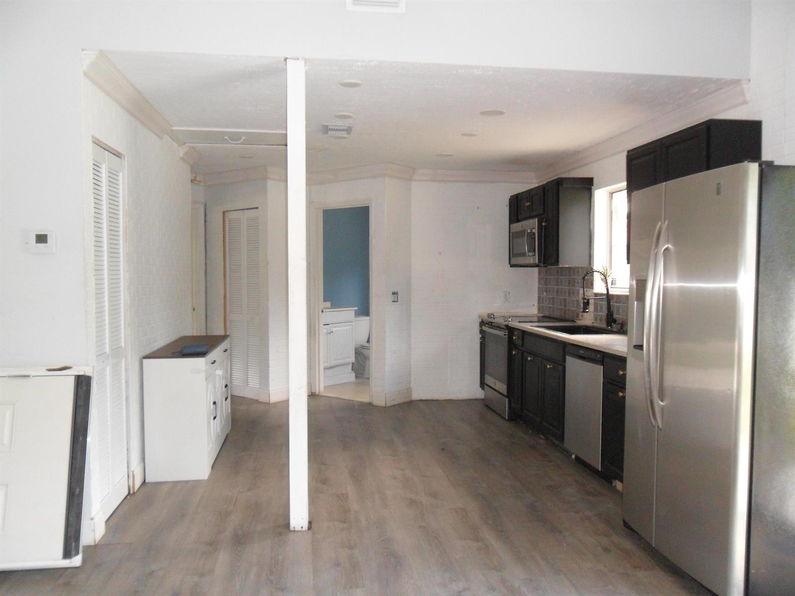 Ver detalles 1826 2 / 2 1040 sq. ft. $ 2026-06-19 0 foto